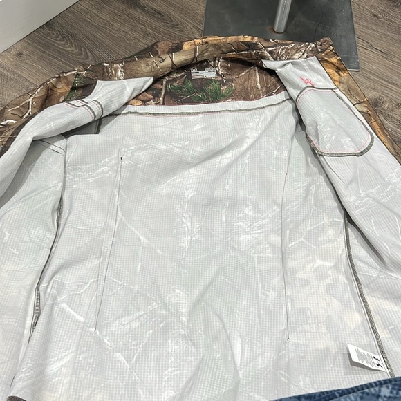 Under Armour Real Tree Camo Semi-Fitted Womens (M) Button Up Long Sleeve - Picture 9 of 9